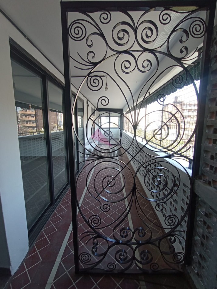 Alquiler - Departamento de 3 Dormitorios (Frente a Plaza Alberdi)