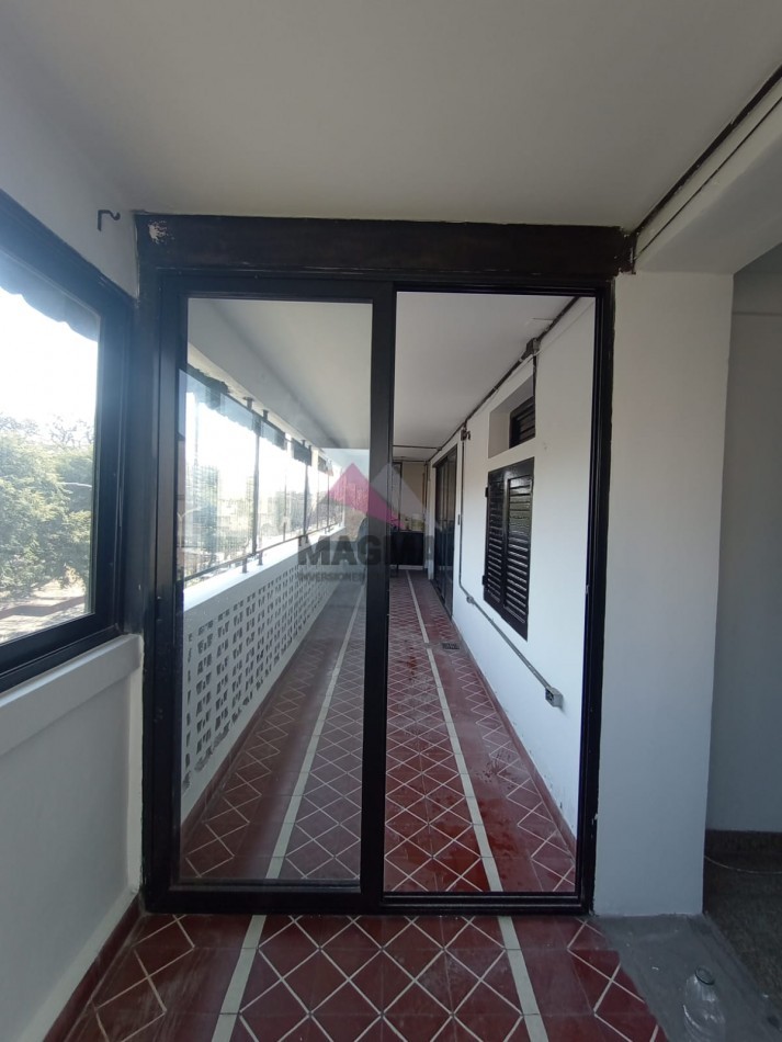 Alquiler - Departamento de 3 Dormitorios (Frente a Plaza Alberdi)