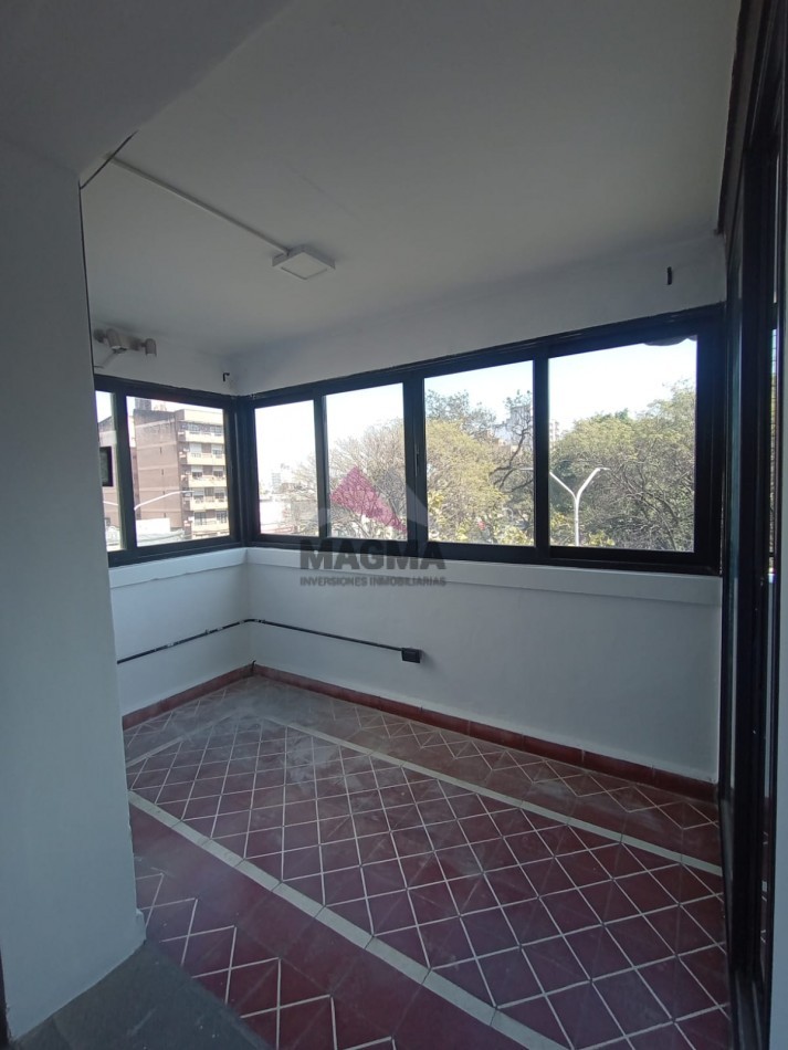Alquiler - Departamento de 3 Dormitorios (Frente a Plaza Alberdi)