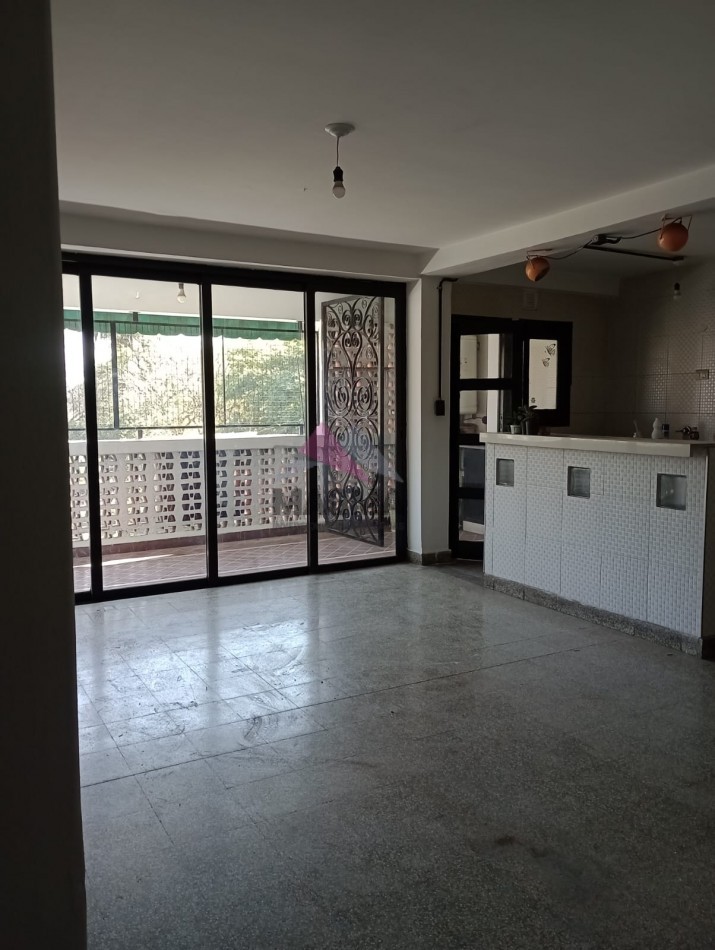 Alquiler - Departamento de 3 Dormitorios (Frente a Plaza Alberdi)