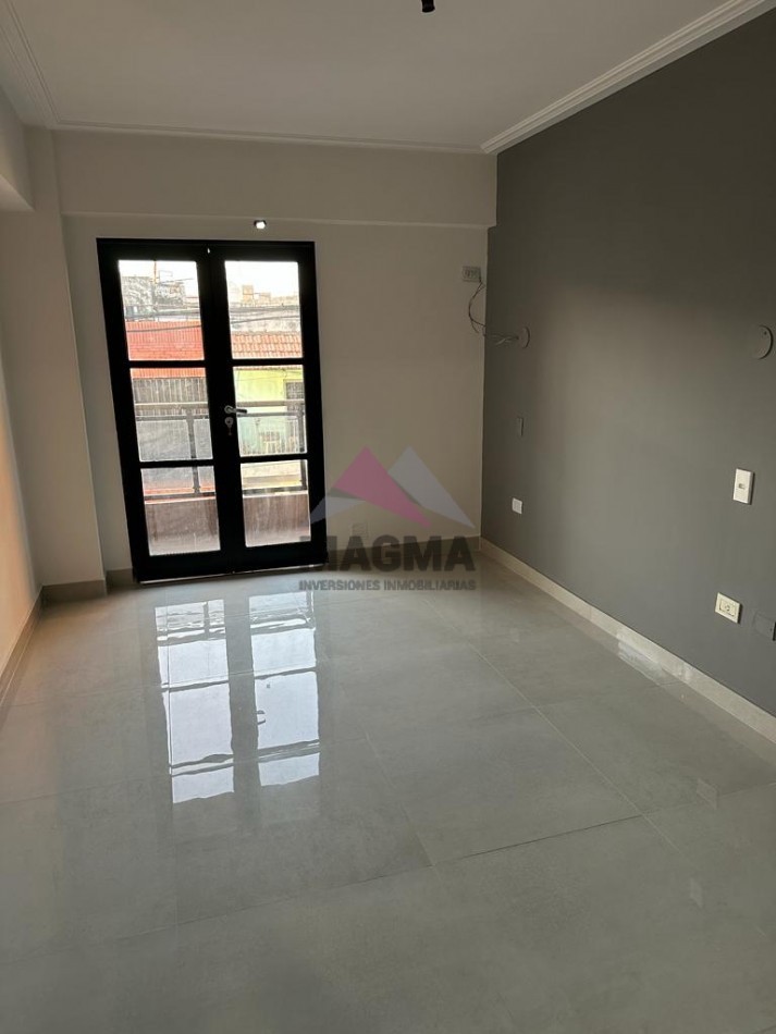 VENTA - MONOAMBIENTE RECICLADO EN B° SUR