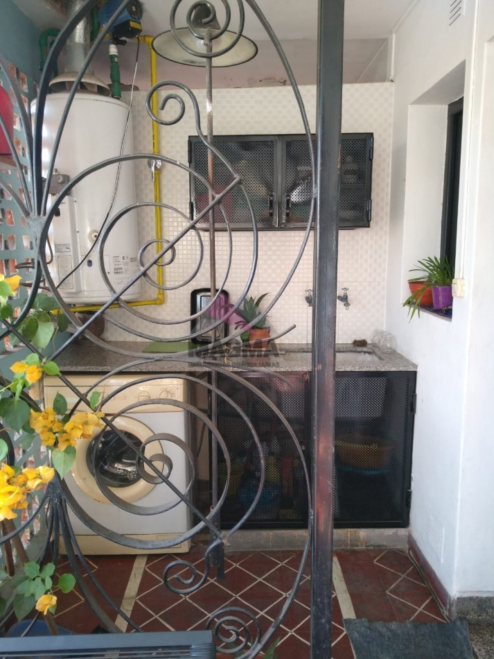 VENTA DEPARTAMENTO DE 3 DORMITORIOS (Con renta) Frente a Plaza Alberdi