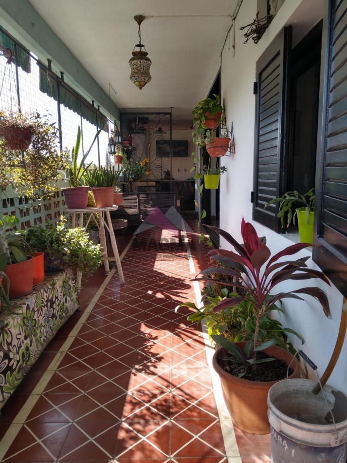 VENTA DEPARTAMENTO DE 3 DORMITORIOS (Con renta) Frente a Plaza Alberdi