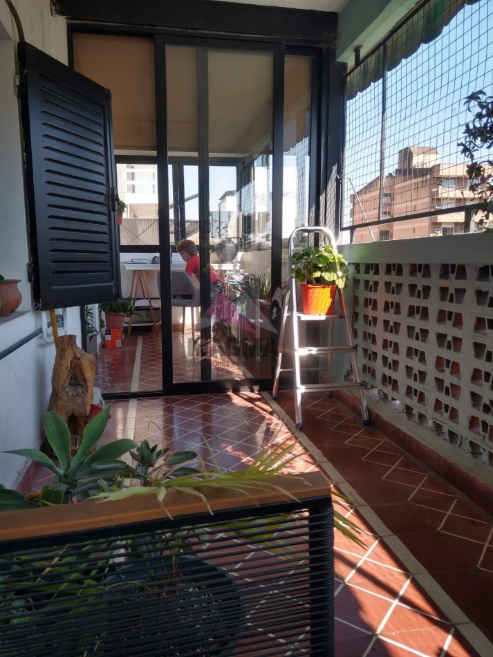 VENTA DEPARTAMENTO DE 3 DORMITORIOS (Con renta) Frente a Plaza Alberdi