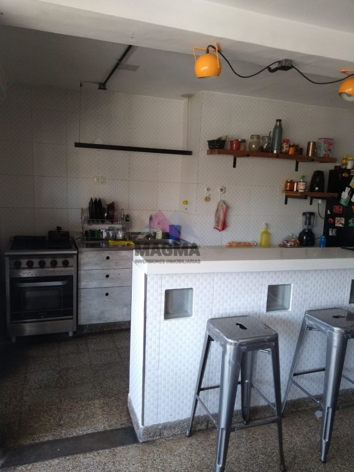 VENTA DEPARTAMENTO DE 3 DORMITORIOS (Con renta) Frente a Plaza Alberdi